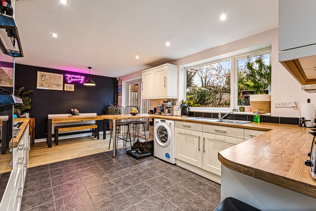 Property photo 3 of 25