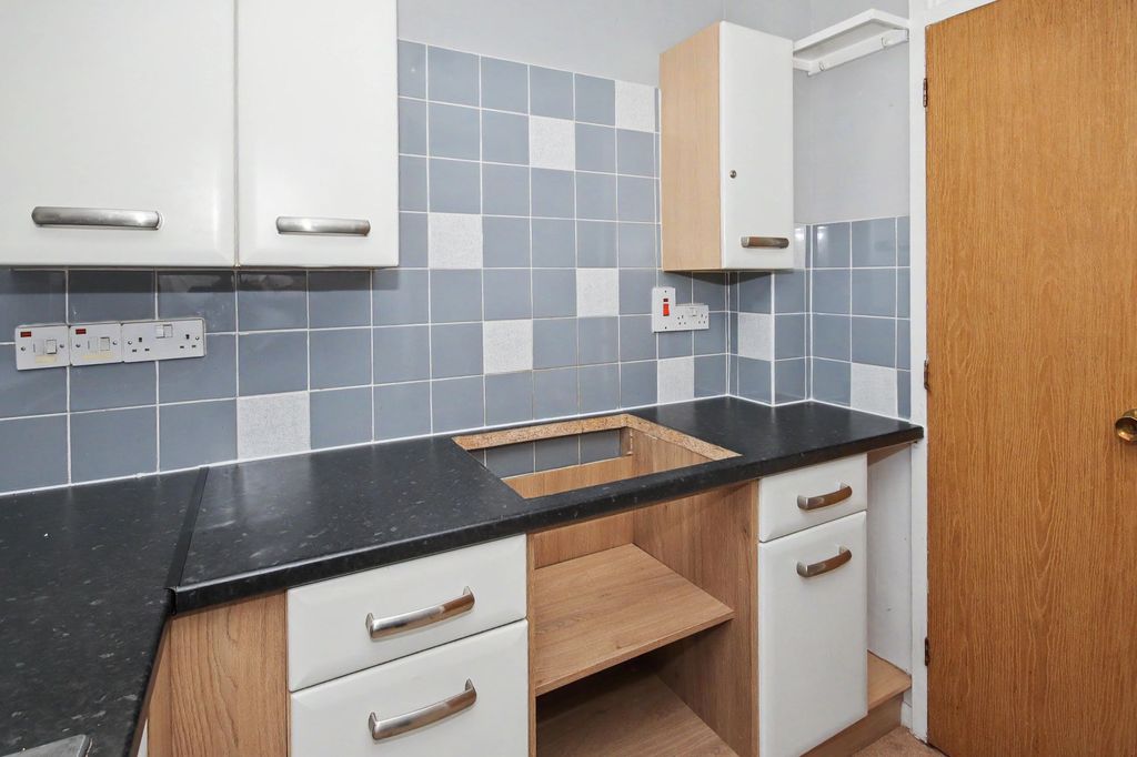 Property photo 2 of 19 41 Whitgift Road, Teversham, Cambridge, Cb1 9Ay
