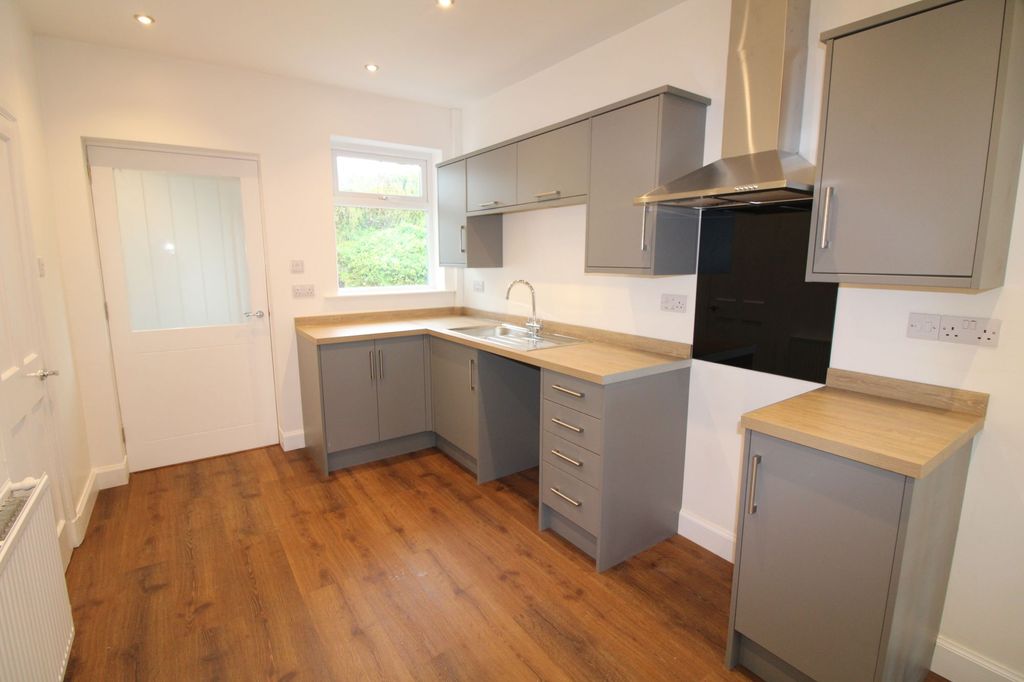 Property photo 2 of 19 Kitchen