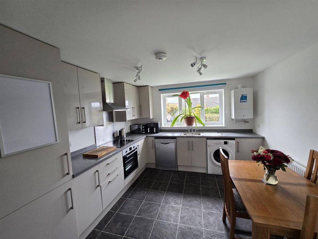 Property photo 2 of 11 Kitchen.Jpg