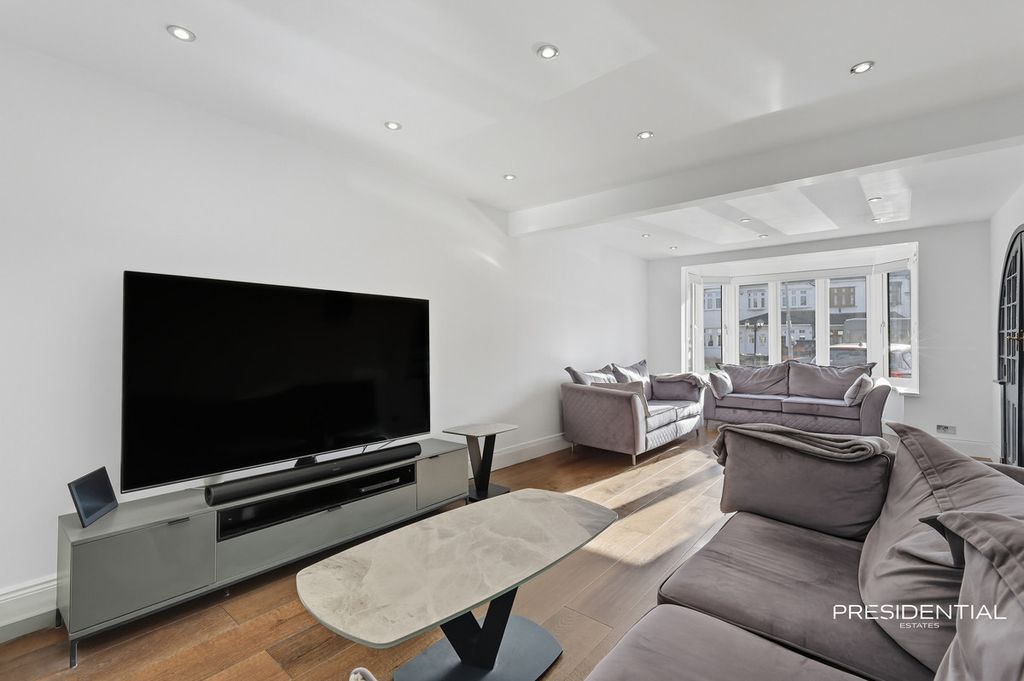 Property photo 3 of 26