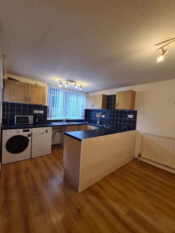 Property photo 2 of 7 Kitchen Pic 1