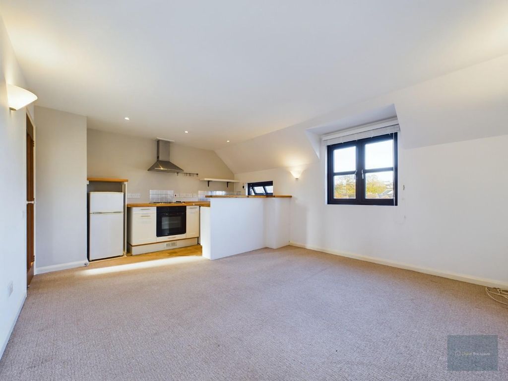 Property photo 2 of 10 Cam02540G0-Pr0086-St