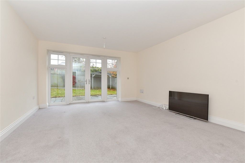 Property photo 1 of 21 Lounge