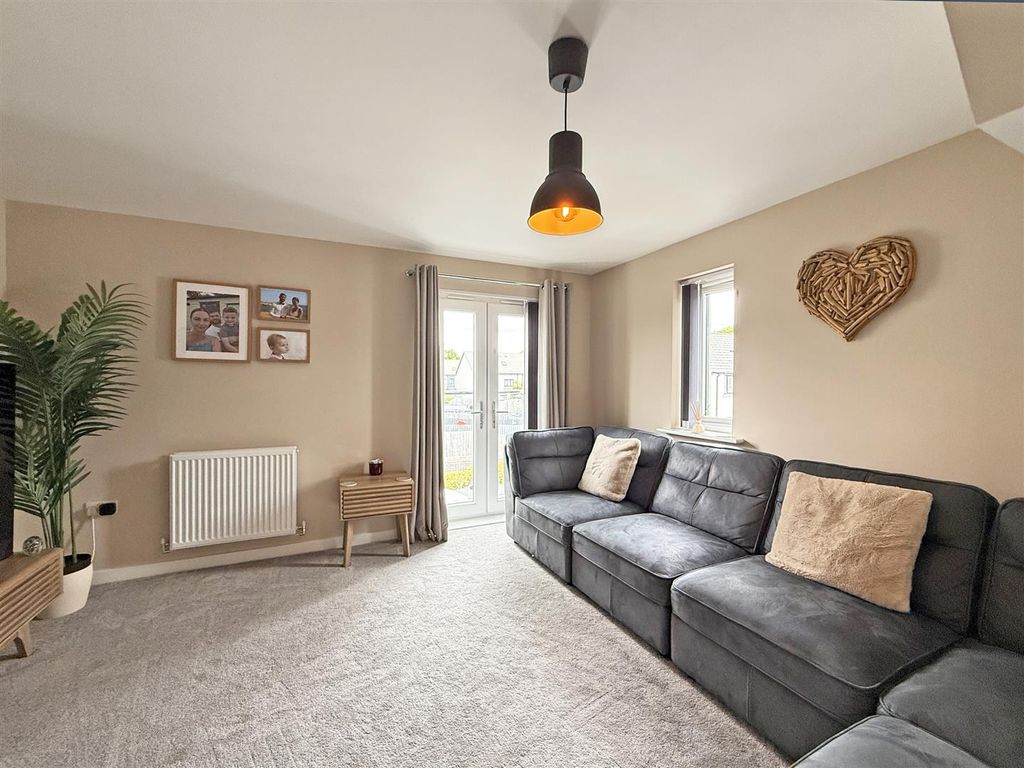 Property photo 3 of 22 Blakeney Road 8 - Lounge 2.Jpg