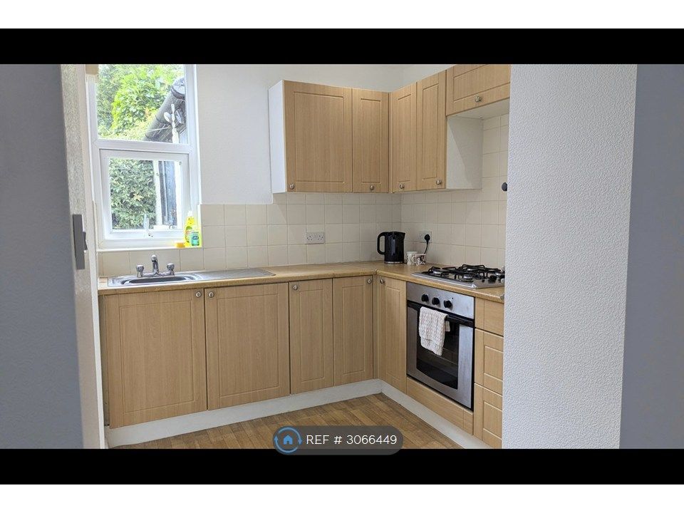 Property photo 2 of 31 Kitchen