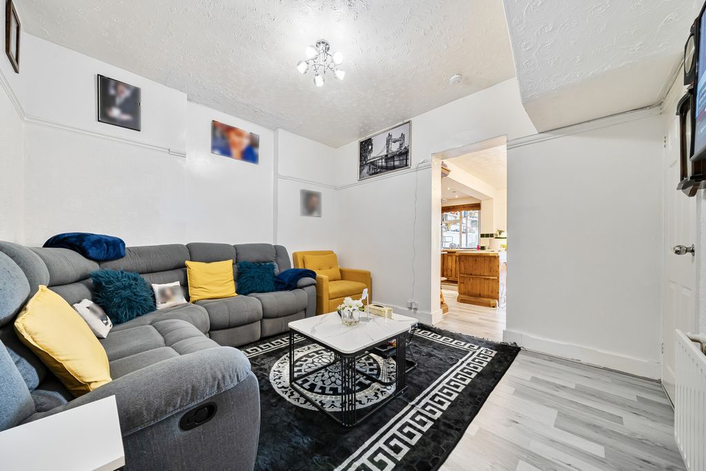 Property photo 2 of 20 Reception