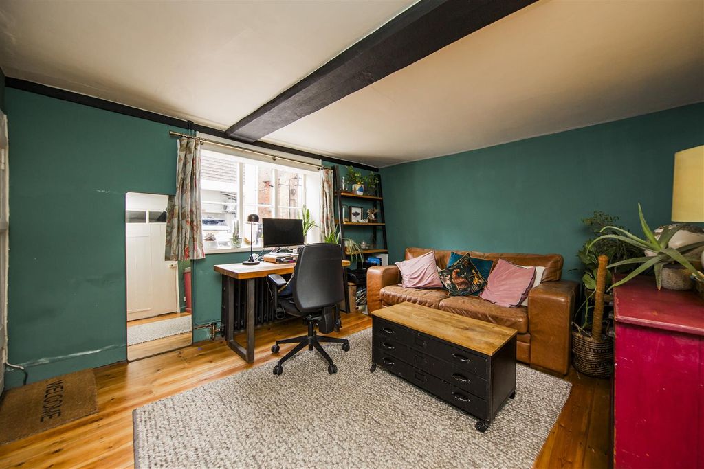 Property photo 3 of 31 Study / Snug