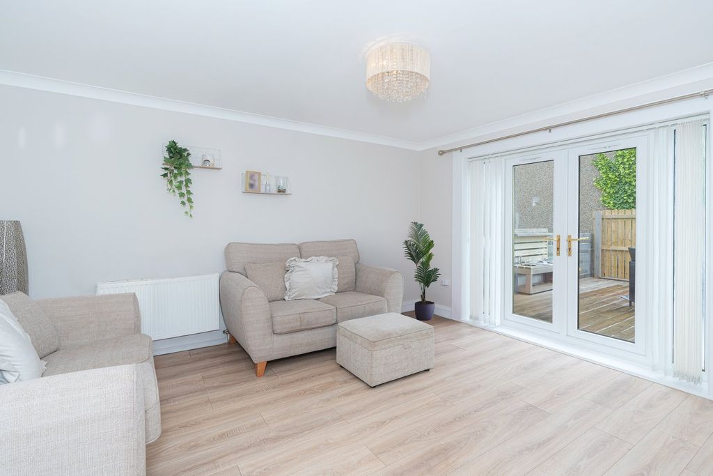 Property photo 2 of 34