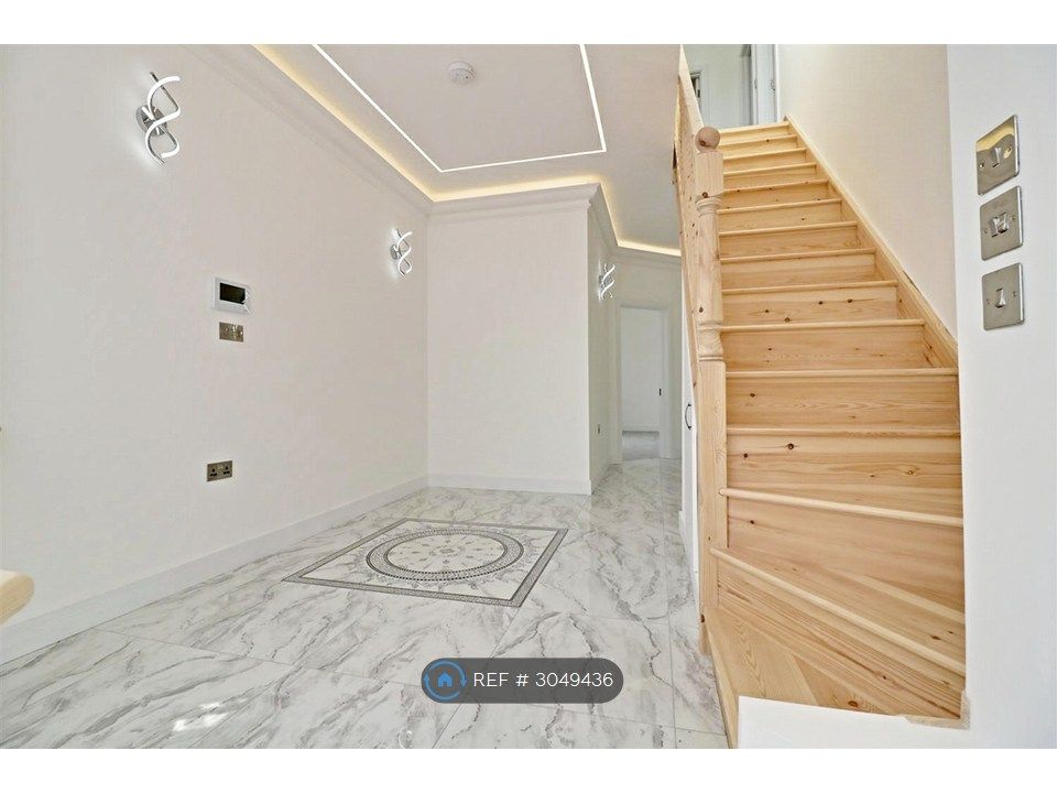 Property photo 2 of 31