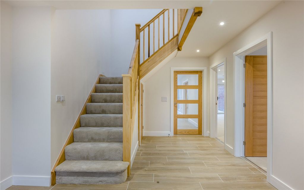 Property photo 3 of 22 Picture No. 21