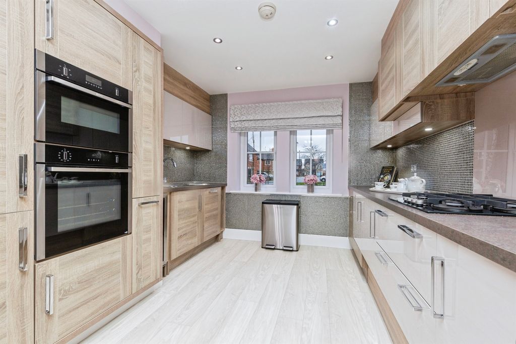 Property photo 3 of 21