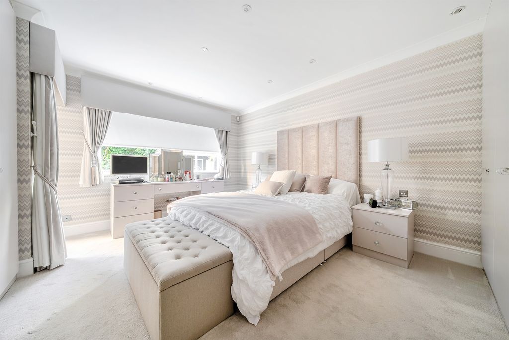 Property photo 3 of 21