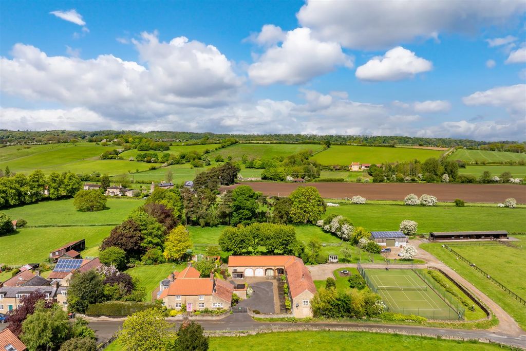 Property photo 2 of 17 The Cottage Gilling9.Jpg