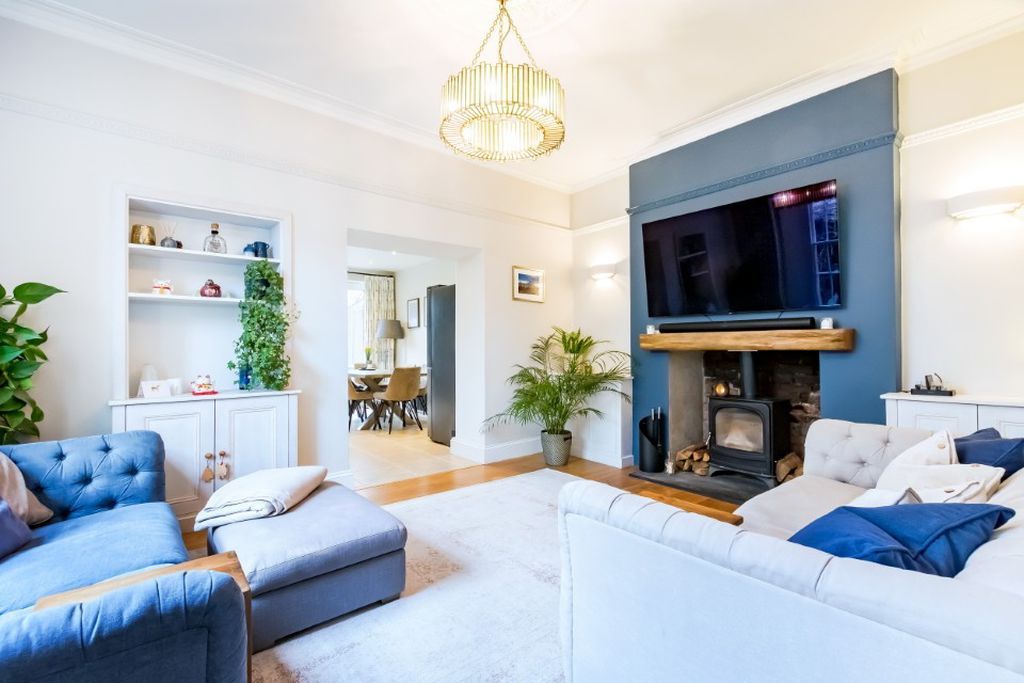 Property photo 2 of 17 Family Room