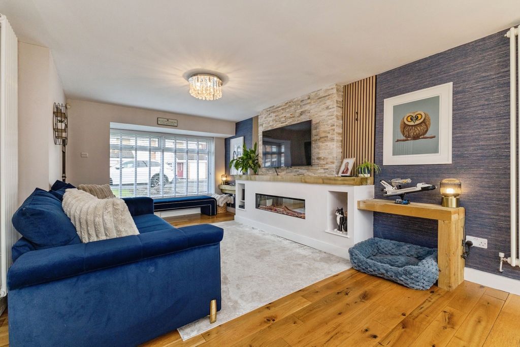 Property photo 2 of 19 Pbox-Img.Jpg