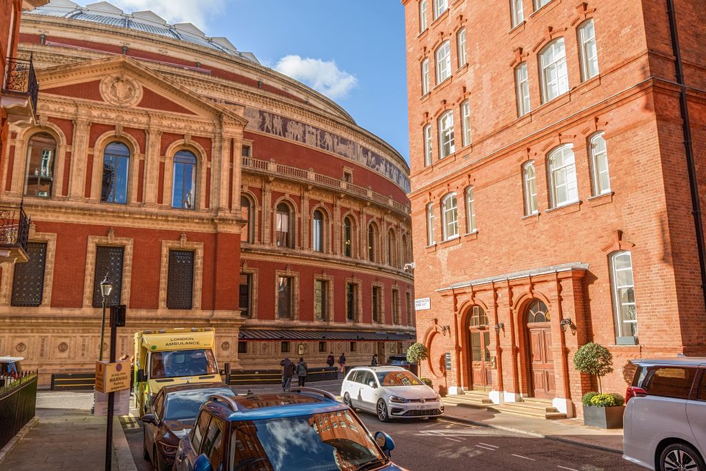 Property photo 1 of 33 Royal Albert Hall