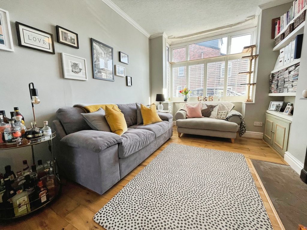 Property photo 2 of 18 Lounge