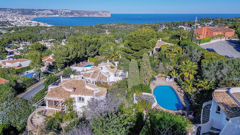 Property photo 1 of 34