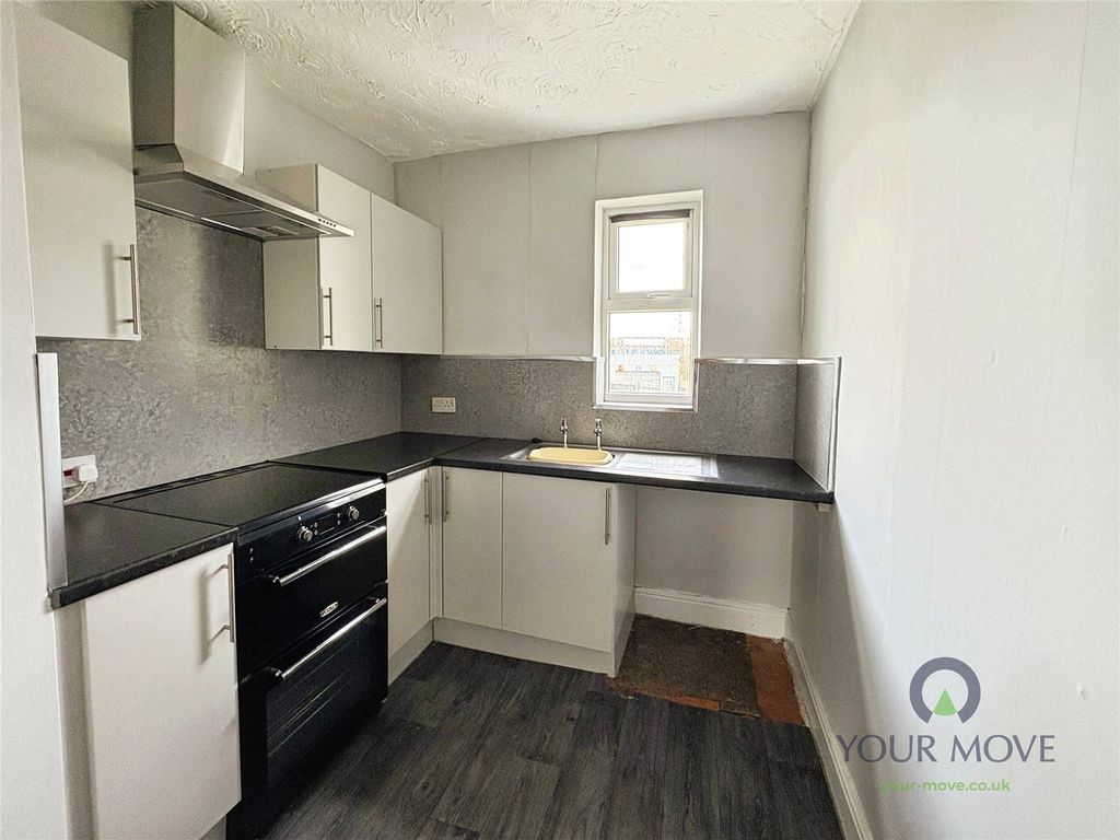 Property photo 2 of 9 Kitchen