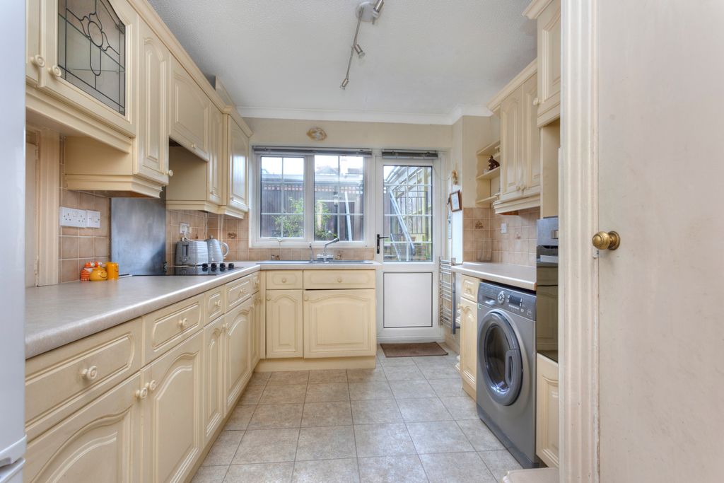 Property photo 3 of 19 12Fulmarclose009
