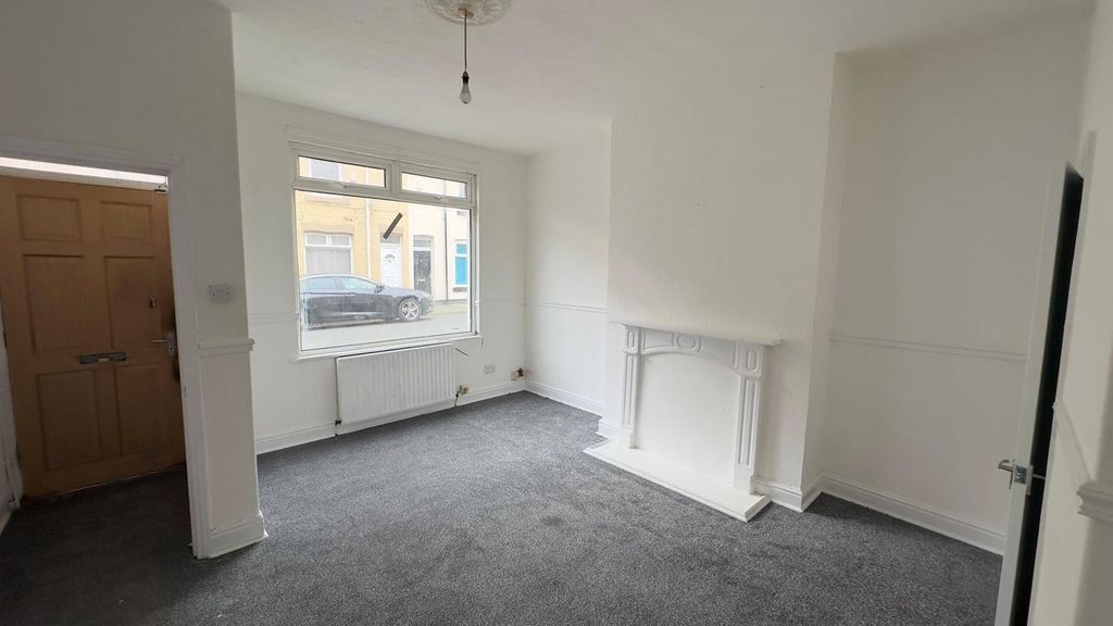 Property photo 3 of 12 Picture No. 25