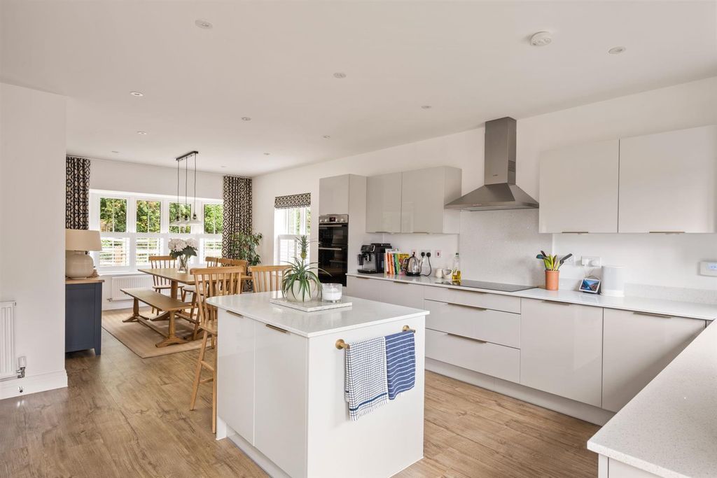 Property photo 2 of 28 Open-Plan Kitchen/Diner