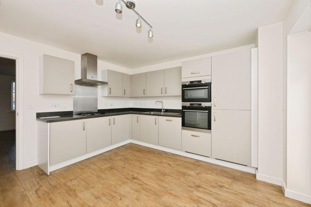 Property photo 3 of 20 Pbox-Img.Jpg