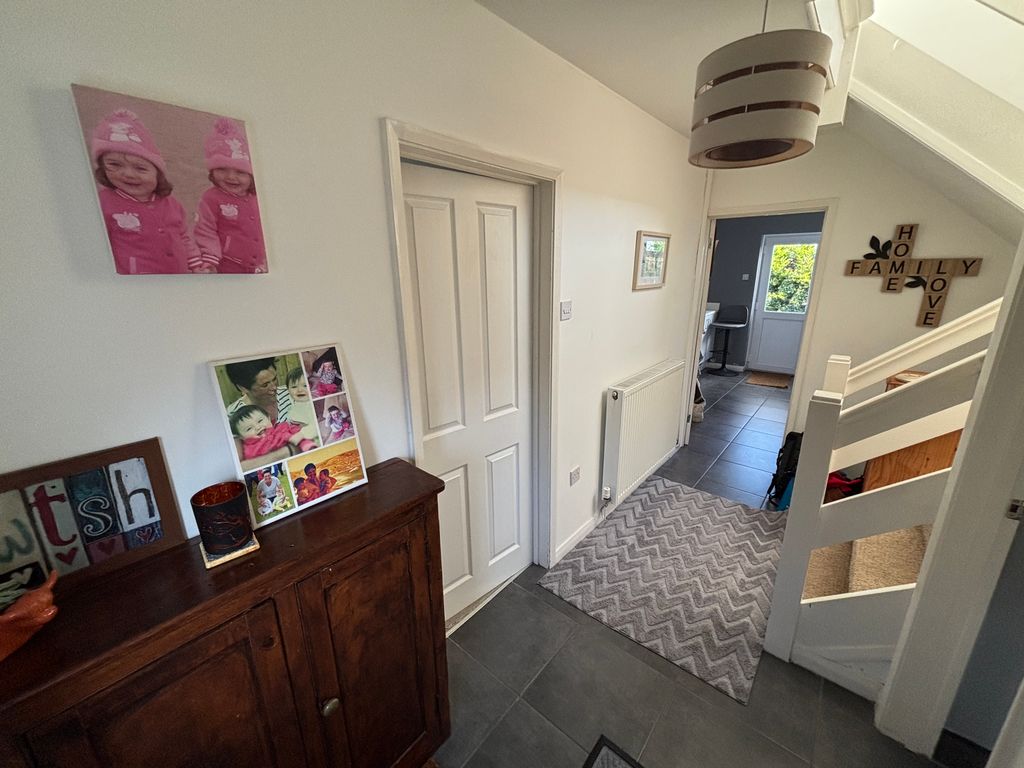 Property photo 2 of 25