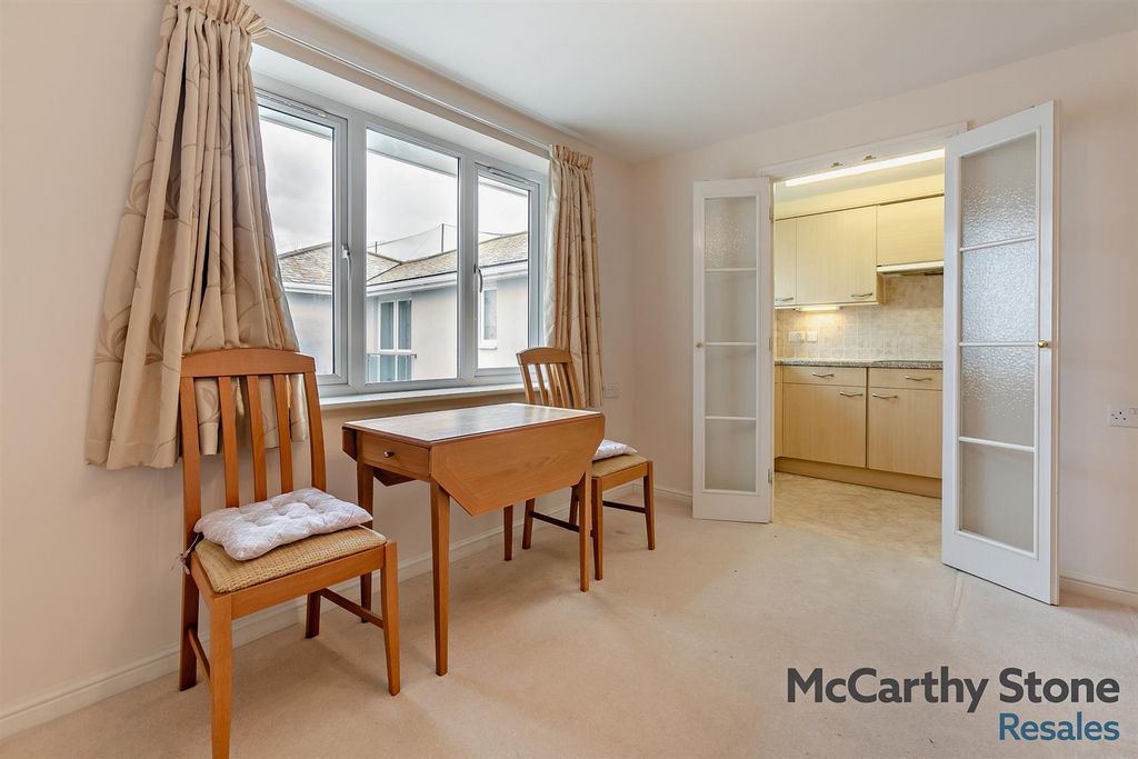 Property photo 3 of 16 Living Room