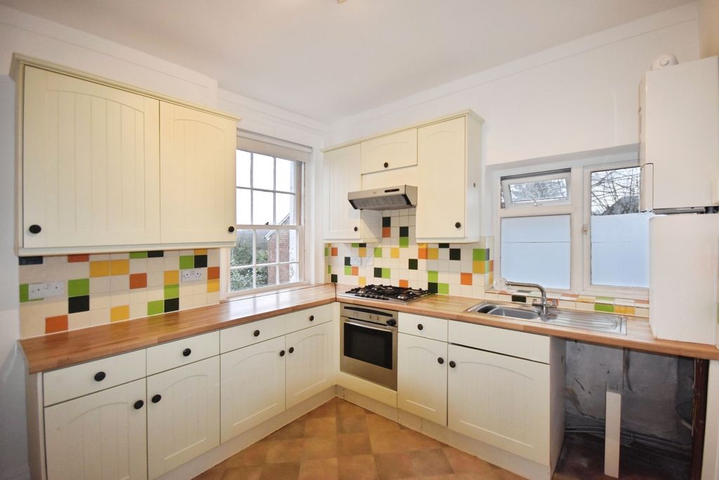 Property photo 2 of 10 Kitchen