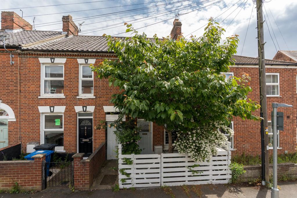 Property photo 1 of 15 110-Caernarvonroad-001.Jpg