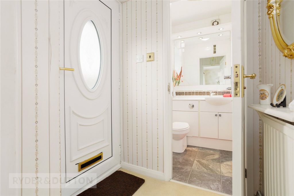 Property photo 2 of 25 Entrance Hal