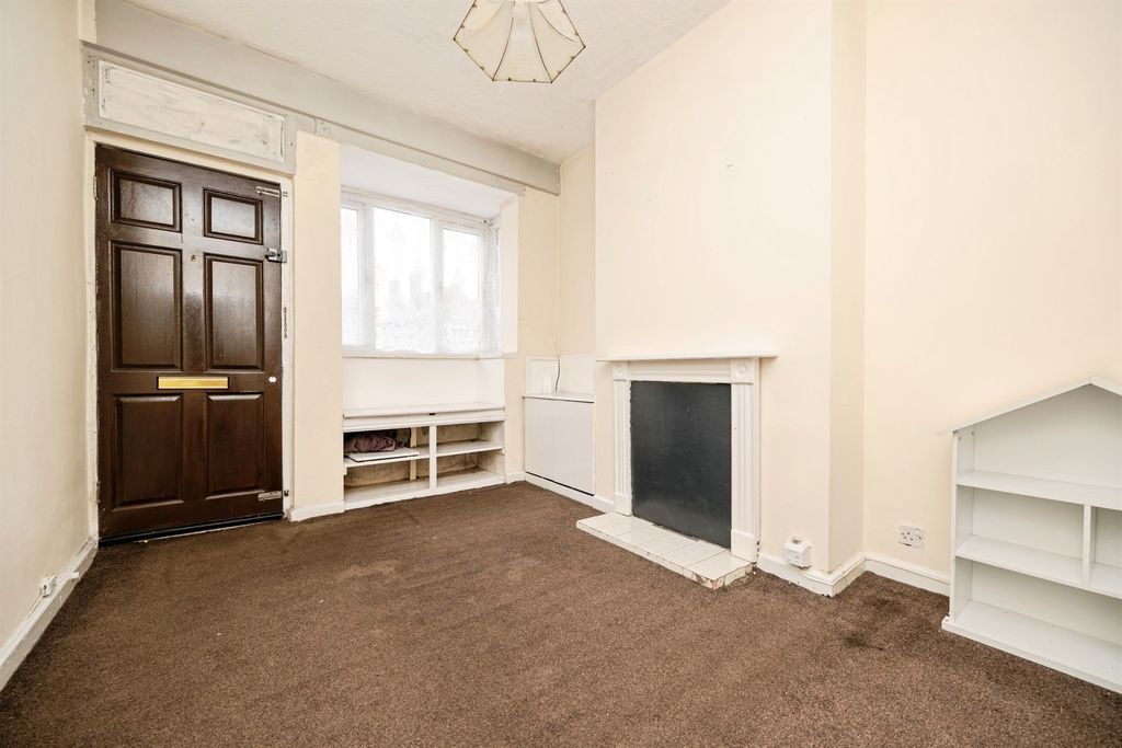 Property photo 2 of 20