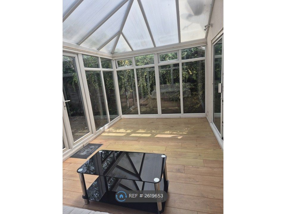 Property photo 2 of 9 Conservatory