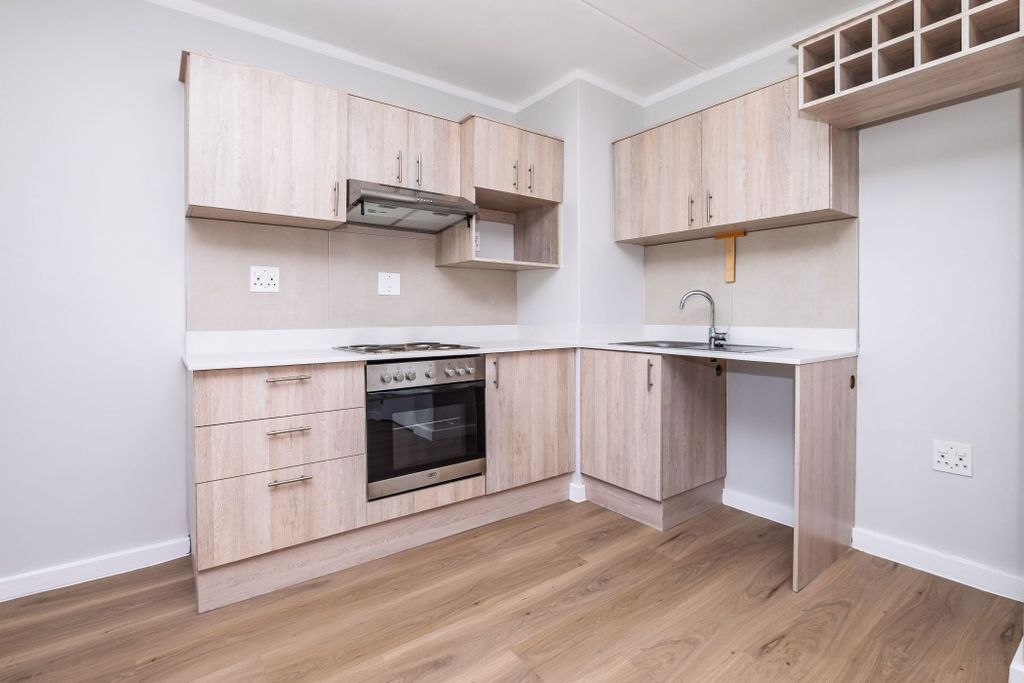 Property photo 2 of 17 Kw1738147