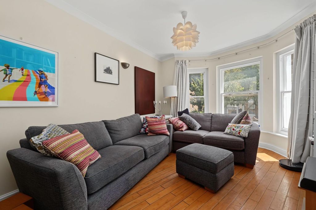 Property photo 3 of 12 Sitting Area