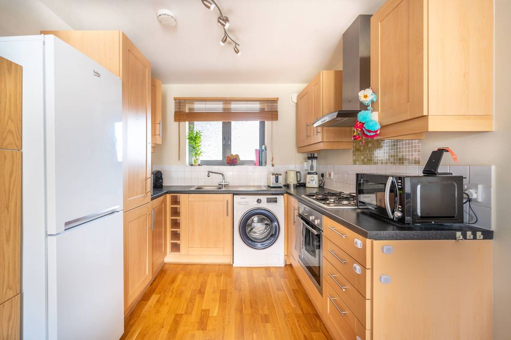 Property photo 2 of 5