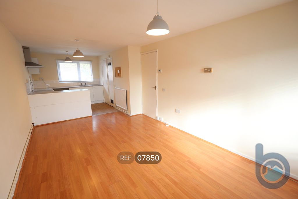 Property photo 3 of 15 Kitchen / Lounge