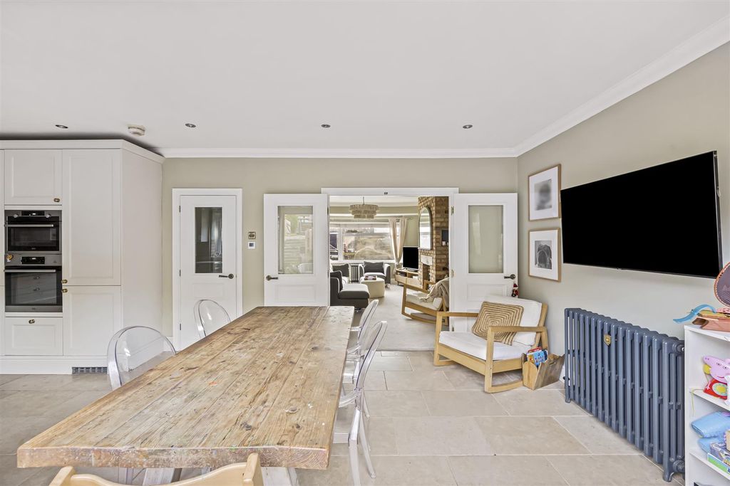 Property photo 3 of 27 Kitchen/Dining Room