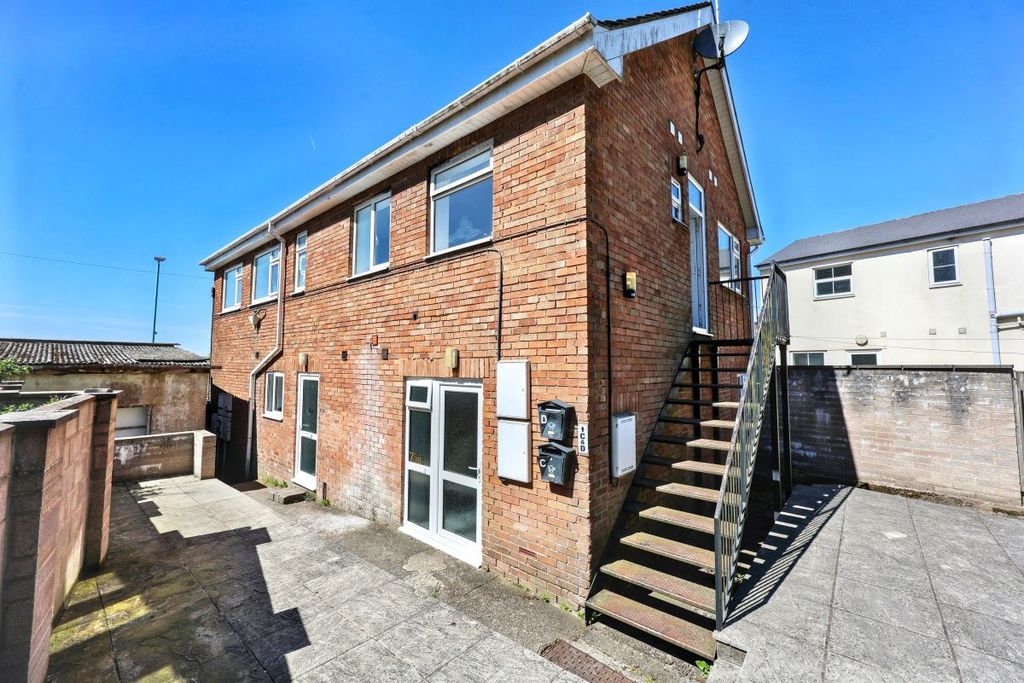 Property photo 2 of 31