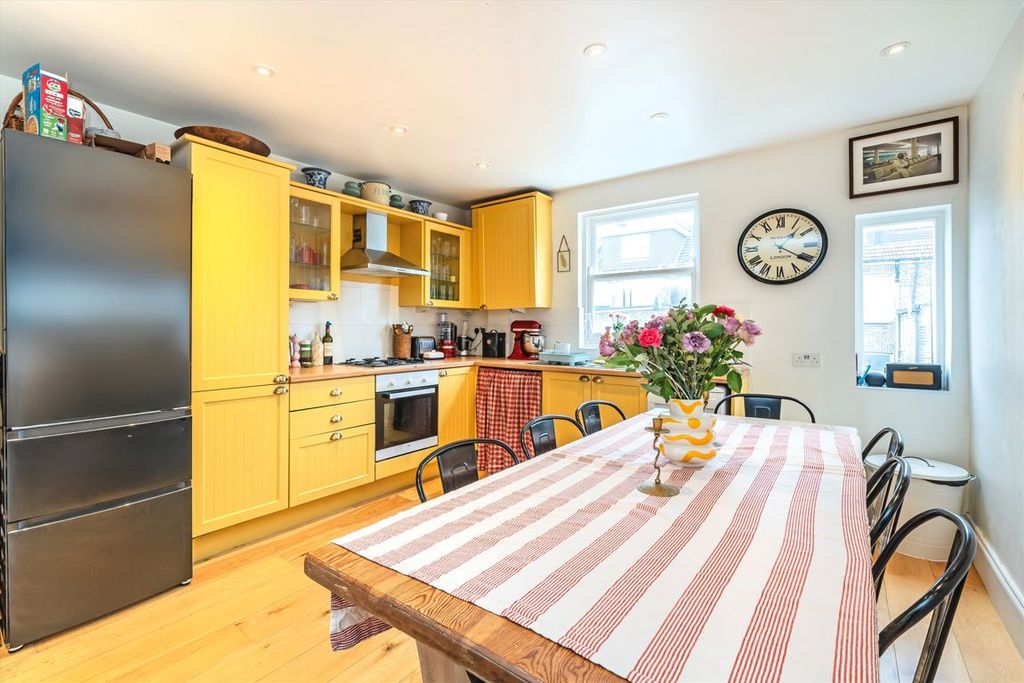 Property photo 2 of 7