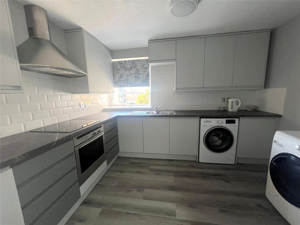 Property photo 2 of 13 Picture No. 21