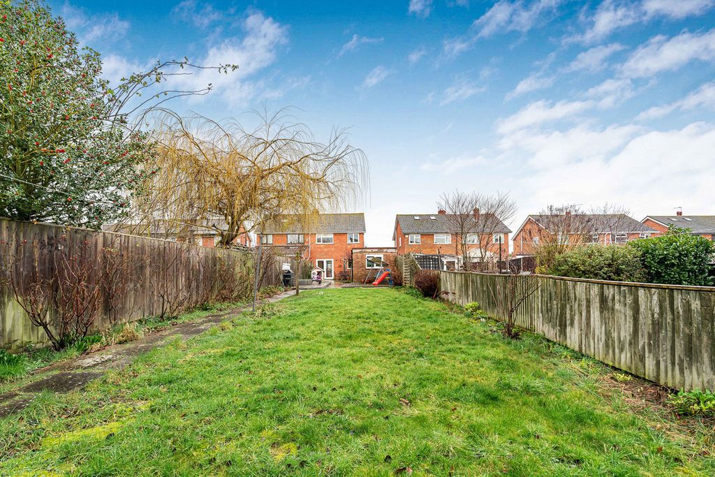 Property photo 2 of 27