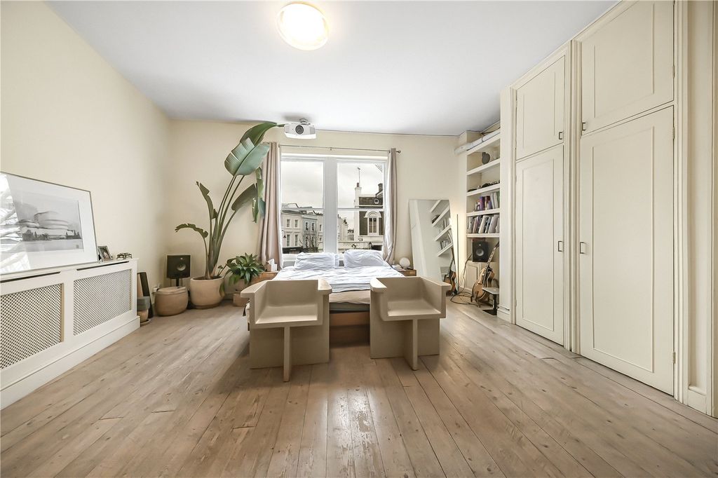 Property photo 2 of 11 Studio