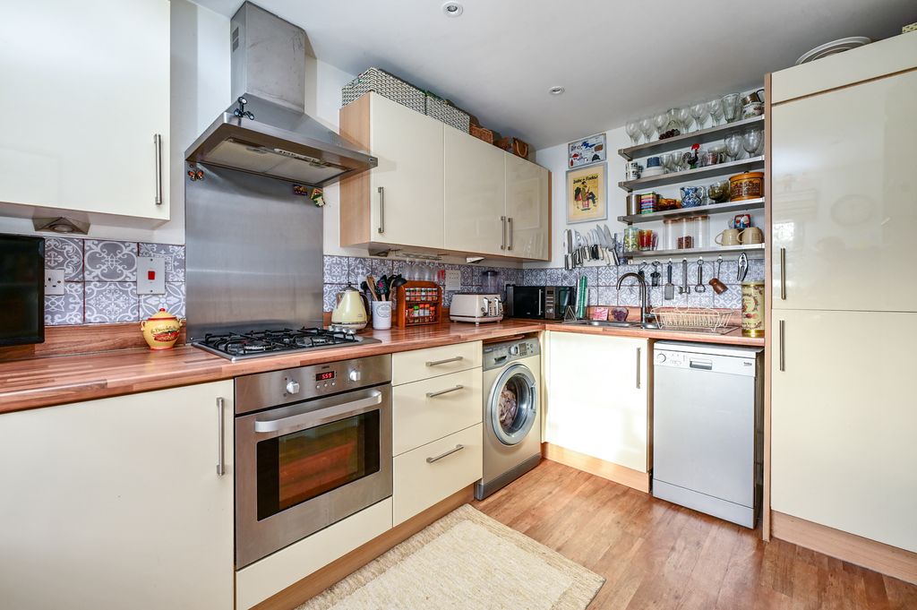 Property photo 3 of 15 Kitchen