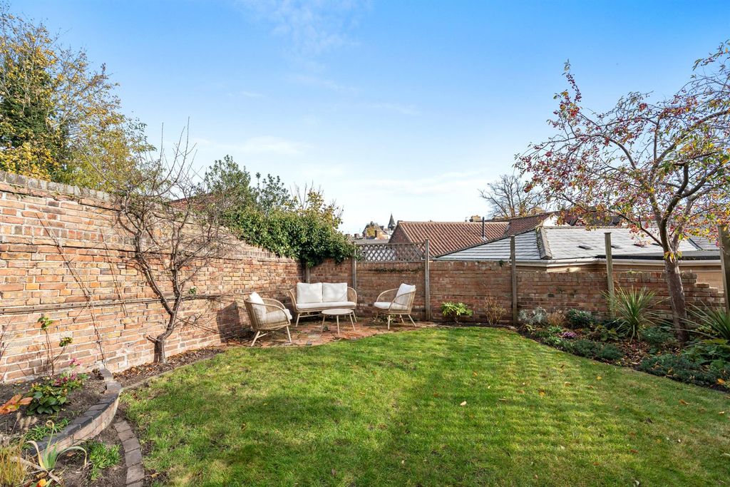 Property photo 2 of 33 3Warwickstreet-002.Jpg