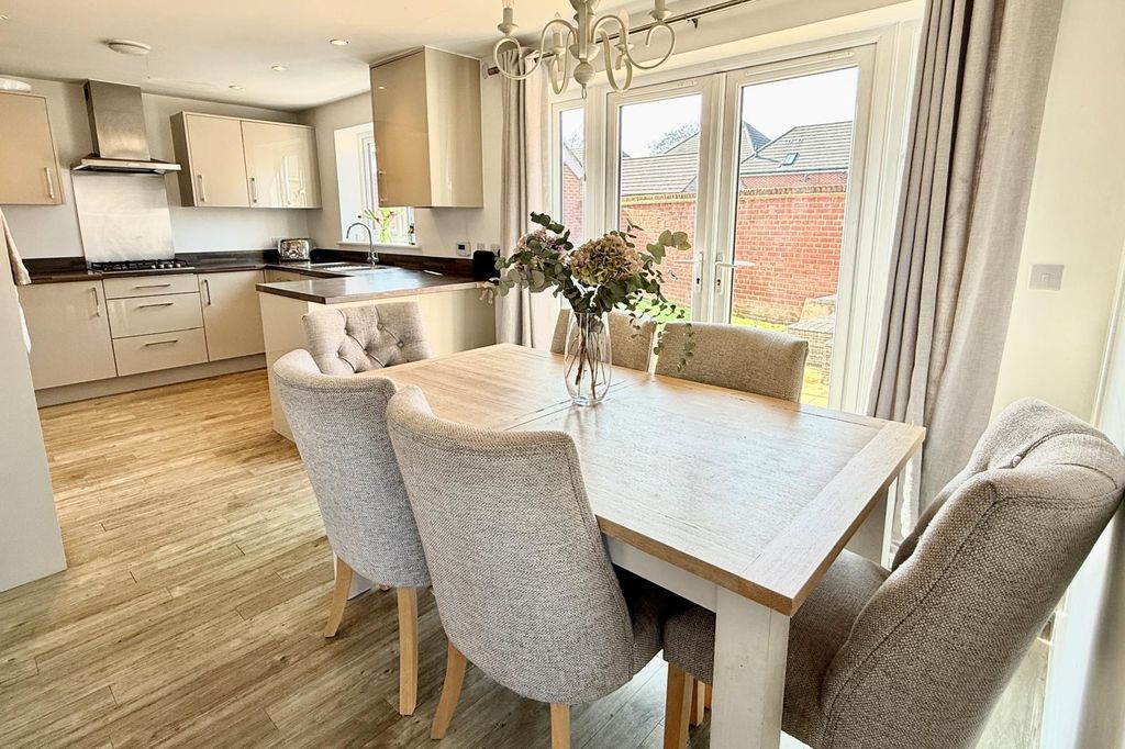 Property photo 3 of 23 Gallery