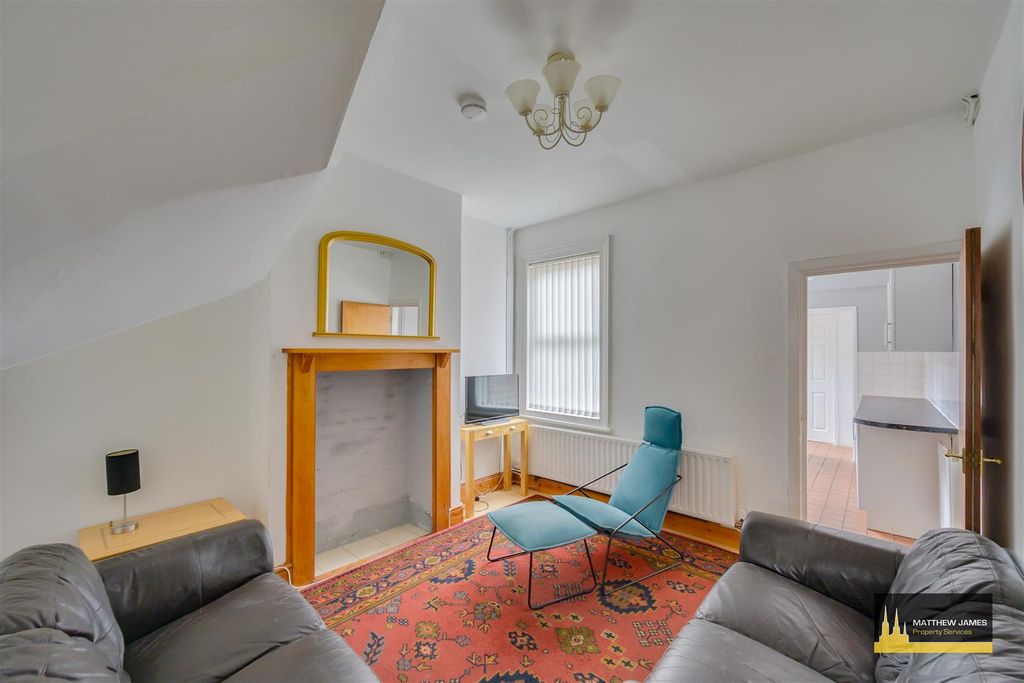 Property photo 3 of 17 Sitting Room