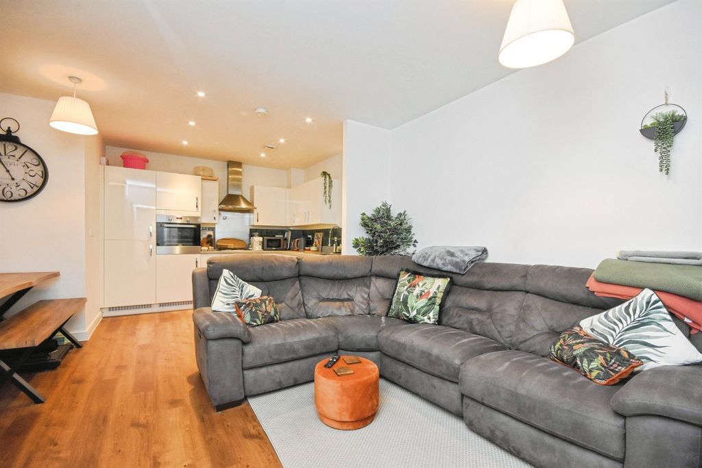 Property photo 2 of 18
